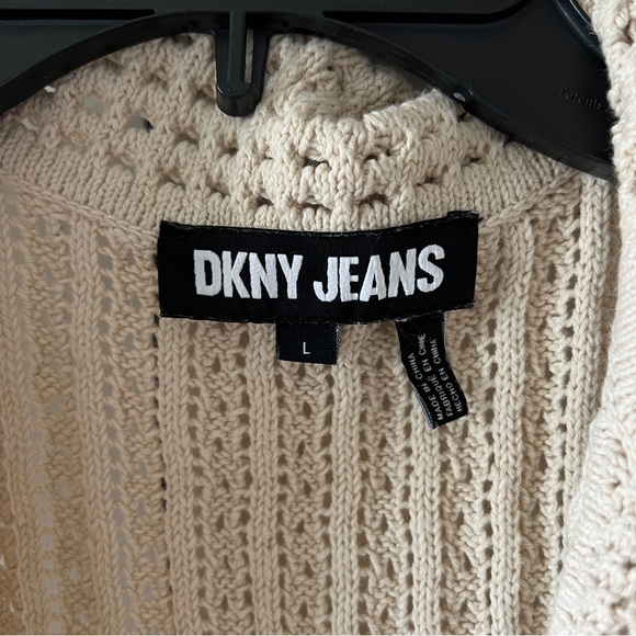 DKNY Beige V-Neck Sleeveless Sweater - Picture 5 of 7